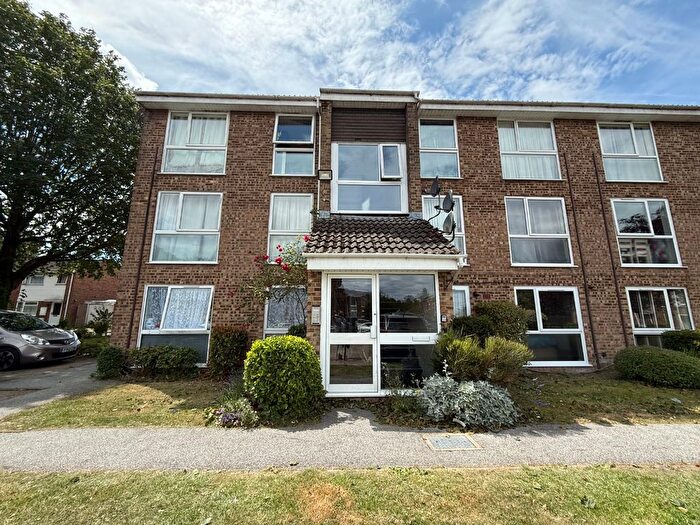 2 Bedroom Flat For Sale In Princes Court, The Mall, Dunstable, LU5
