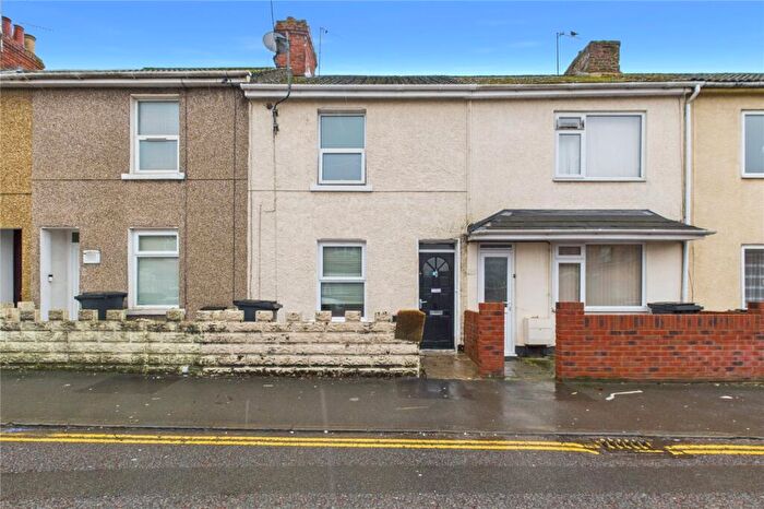 3 Bedroom Terraced House For Sale In Ferndale Road, Swindon, Wiltshire, SN2