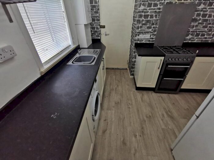 2 Bedroom Flat To Rent In Carnie Gardens, Ashgrove, Aberdeen, AB25