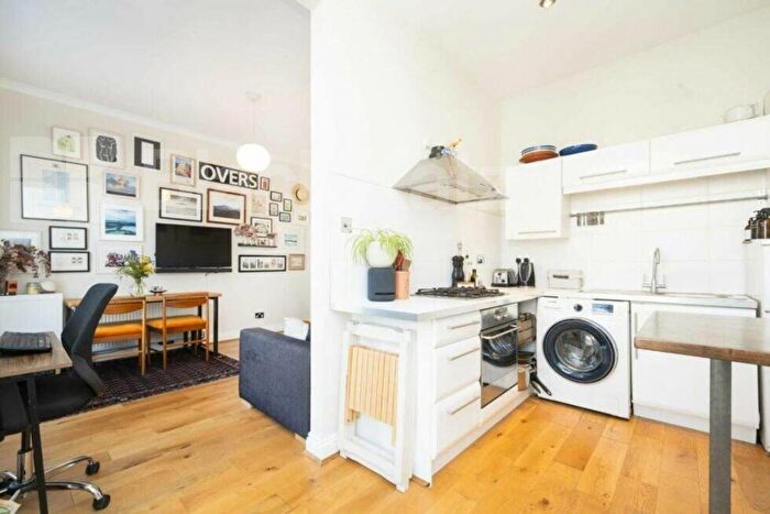 Flat To Rent In Southgate Road, De Beauvoir Town, N1