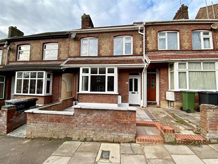 3 Bedroom Terraced House To Rent In Talbot Road, Luton, LU2