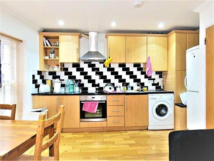 1 Bedroom Flat To Rent In White Church Lane, Aldgate, London., E1