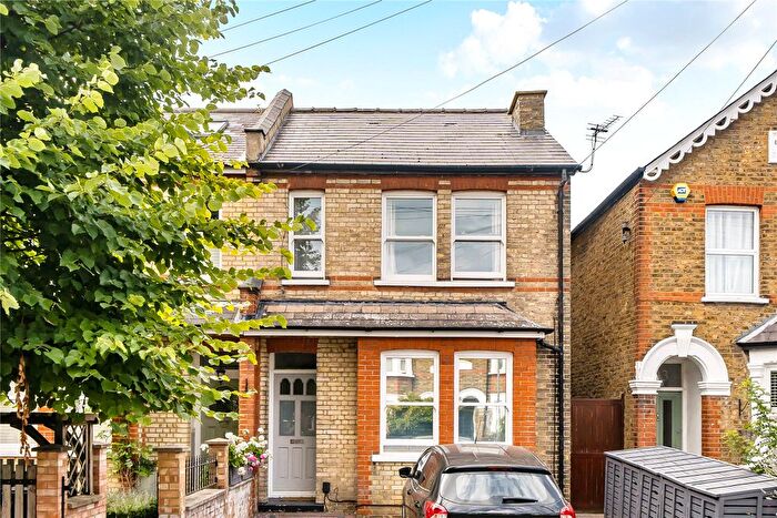 2 Bedroom Maisonette For Sale In Surbiton, KT6