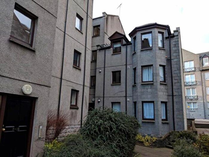 2 Bedroom Flat For Sale In Cherrybank Gardens, Aberdeen, AB11