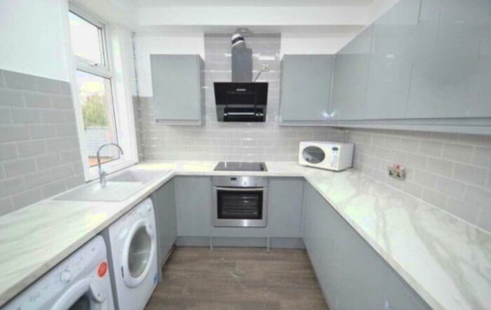 5 Bedroom Terraced House To Rent In Kirkstall Lane, Leeds, West Yorkshire, LS6