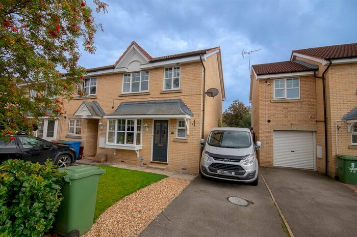 3 Bedroom Semi-Detached House To Rent In Thurlow Avenue, Pocklington, York, YO42