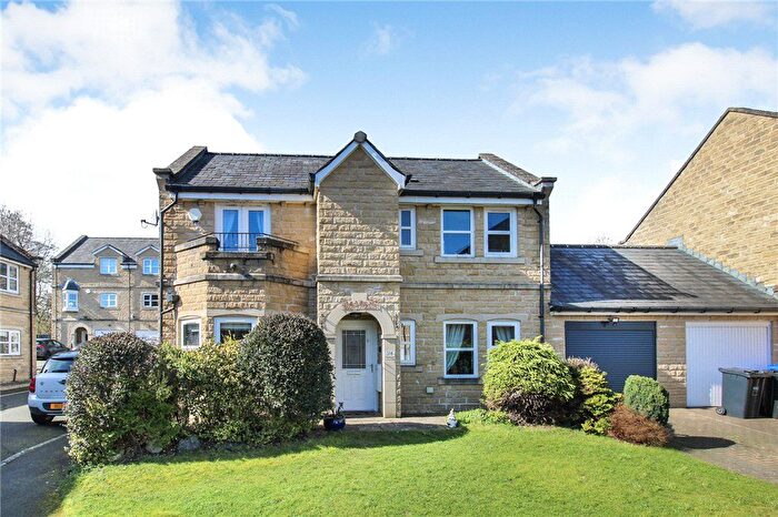3 Bedroom Link Detached House For Sale In Robinson Fold, Barnoldswick, Lancashire, BB18