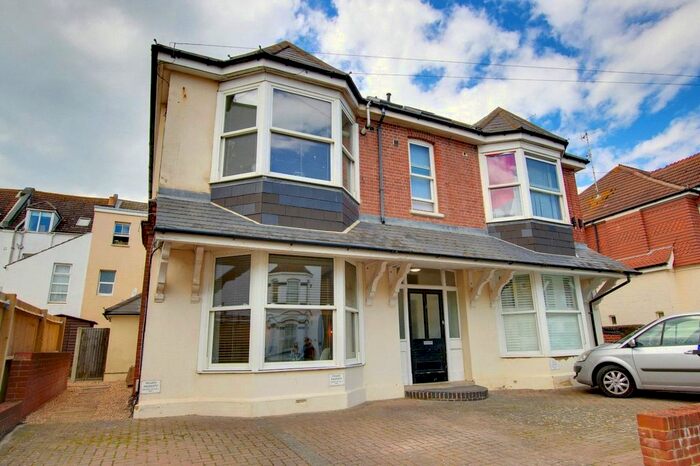 Studio To Rent In Queens Road, Worthing, West Sussex, BN11