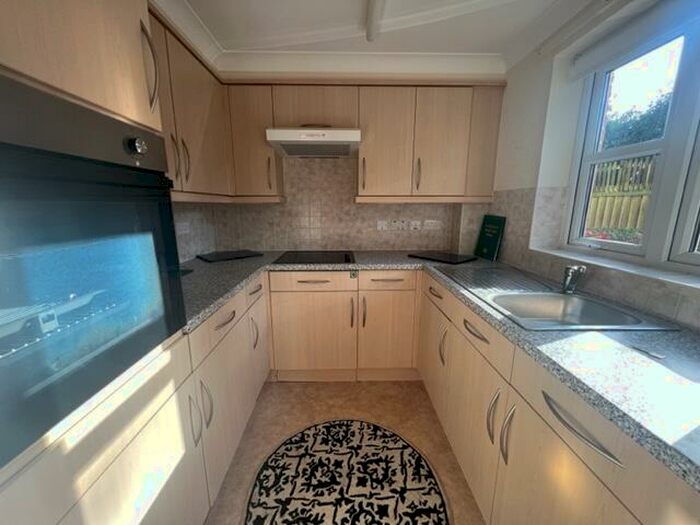 1 Bedroom Apartment To Rent In Cardiff Road, Llandaff, Cardiff, CF5