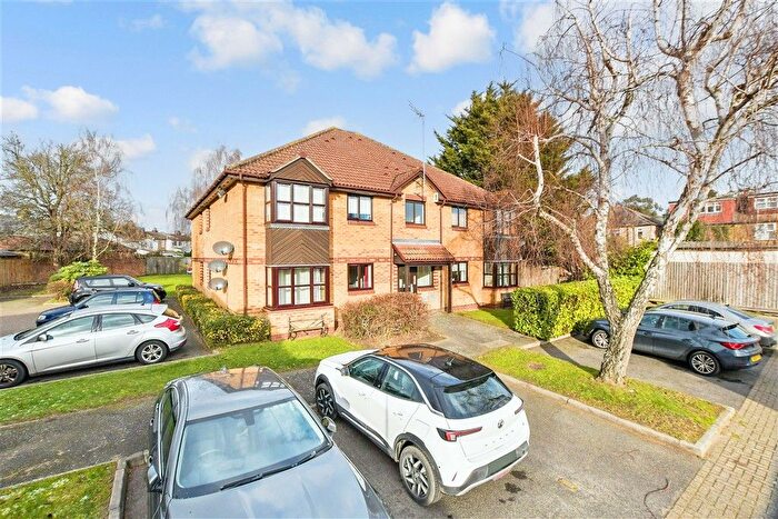 1 Bedroom Flat For Sale In Holland Close, Romford, Essex, RM7