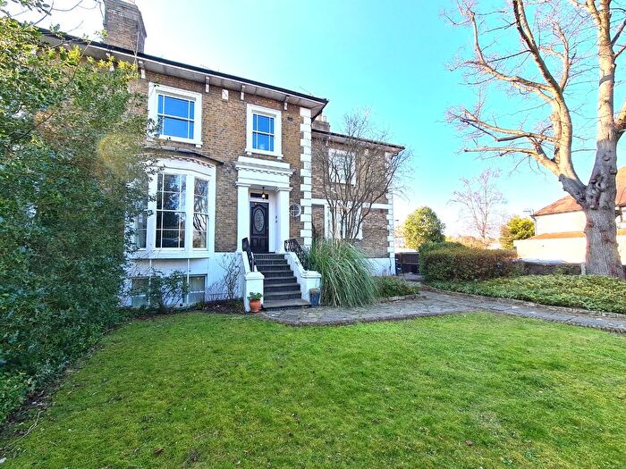 1 Bedroom Flat To Rent In High Road, Woodford Green, Greater London, IG8