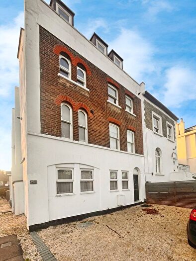 2 Bedroom Flat To Rent In Rosendale Road, London, SE21