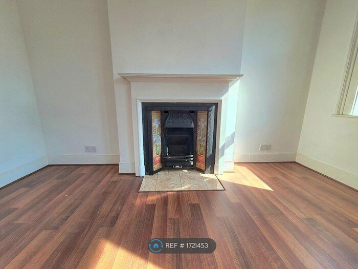 2 Bedroom Flat To Rent In Kitchener Road, Thornton Heath, CR7