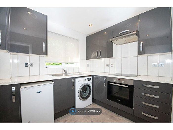 2 Bedroom Flat To Rent In Granville Place, Pinner, HA5