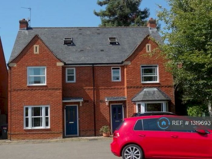 4 Bedroom Semi-Detached House To Rent In Westwood Mews, Newbury, RG14