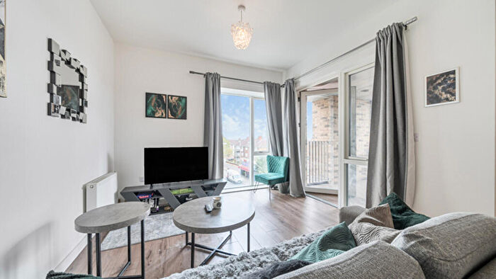 2 Bedroom Flat For Sale In Lariat Court, Ketch Street, Barking, IG11