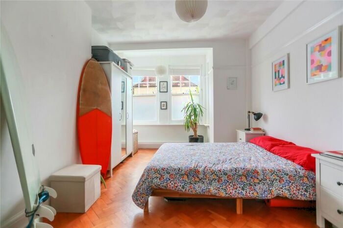 2 Bedroom Flat For Sale In Rochester Close, Rochester Gardens, Hove, BN3