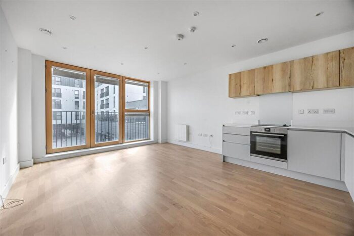 2 Bedroom Flat For Sale In Riverside View, Temple Street, Keynsham, BS31