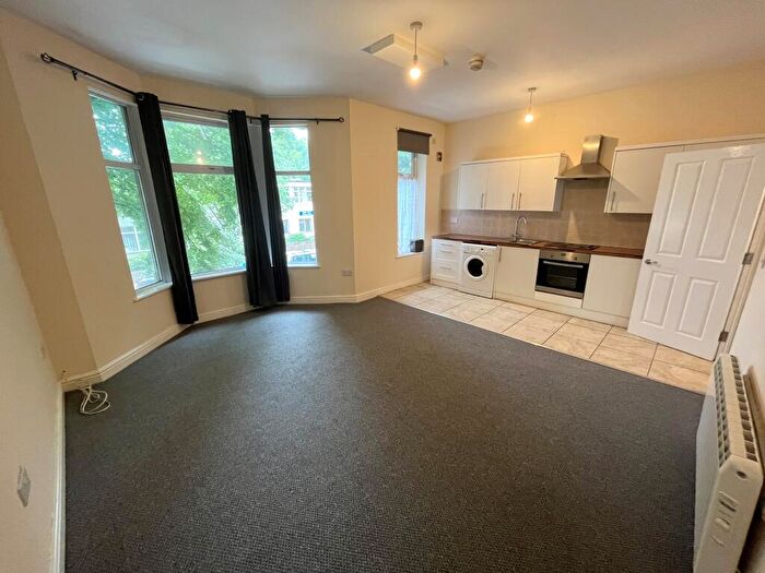 2 Bedroom Flat To Rent In Albany Court, Cardiff, CF24