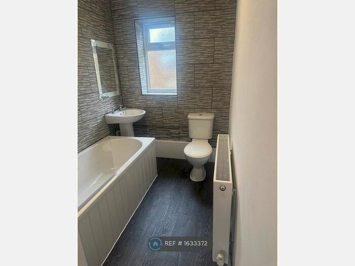 2 Bedroom Flat To Rent In Trenant, Ebbw-Vale, NP23