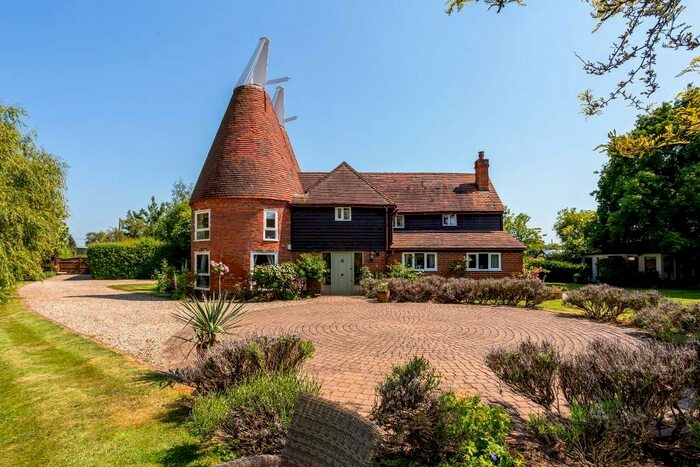 4 Bedroom Detached House For Sale In Chart Hill Road, Staplehurst, Kent, TN12