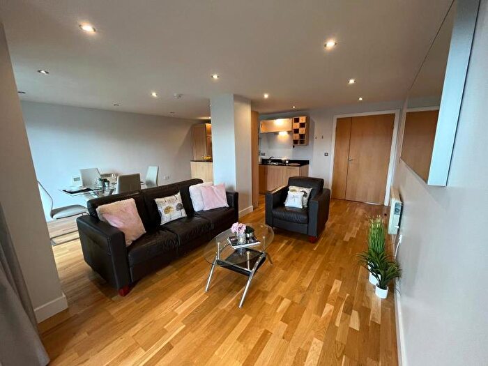 2 Bedroom Flat To Rent In Mackenzie House, LS10