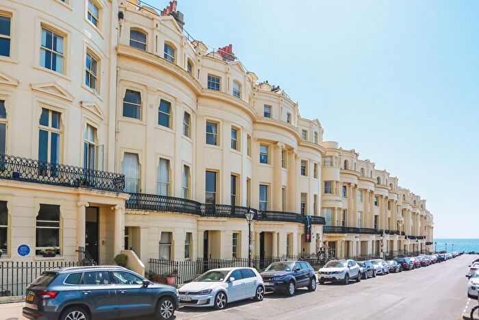 1 Bedroom Flat To Rent In Brunswick Square, Hove, East Sussex, BN3