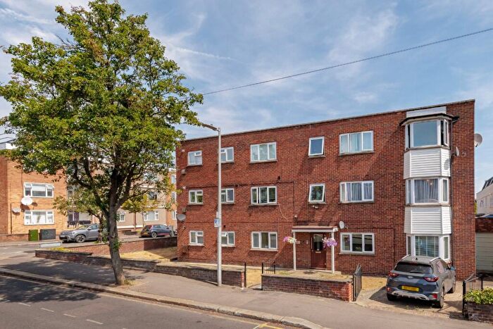 2 Bedroom Flat For Sale In Albert House, Victoria Road, South Woodford, E18