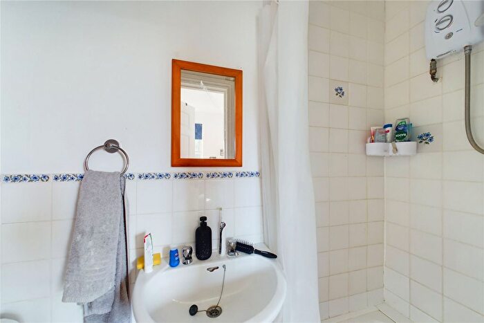 1 Bedroom Flat To Rent In Craufurd Rise, Maidenhead, Berkshire, SL6