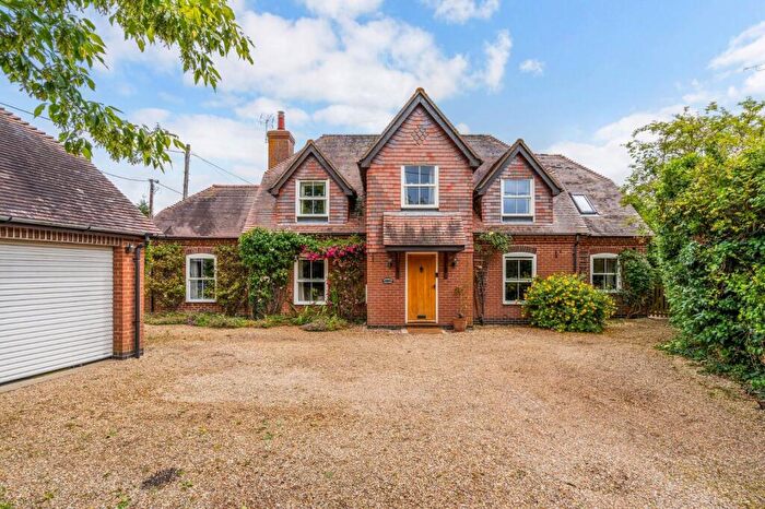 6 Bedroom Detached House For Sale In Bucklebury, Reading, Berkshire, RG7