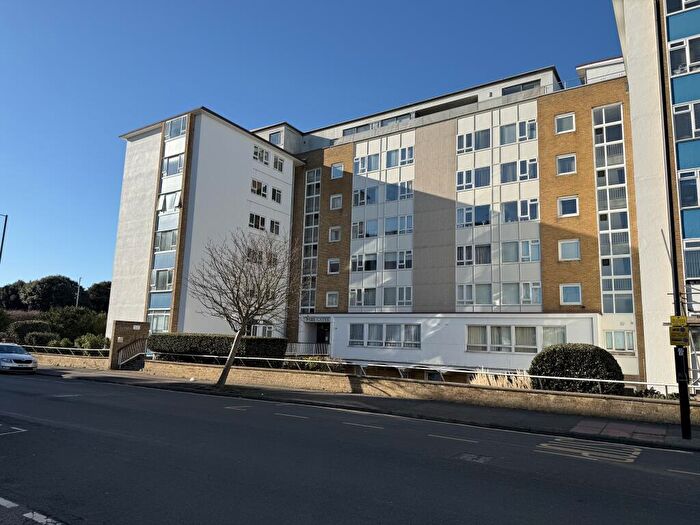 3 Bedroom Flat For Sale In Chiswick Place, Eastbourne, BN21