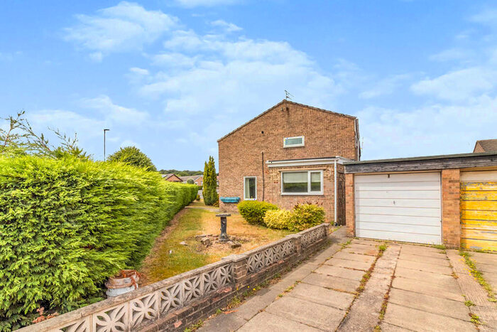 3 Bedroom End Of Terrace House To Rent In Chapel Road, Chapeltown, Sheffield, South Yorkshire, S35