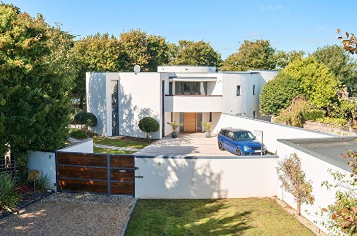 5 Bedroom Detached House For Sale In North Shore Road, Hayling Island, PO11