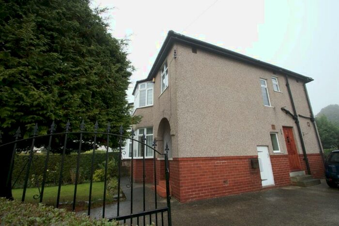 3 Bedroom Semi-Detached House To Rent In Street Lane, Leeds, West Yorkshire, LS17