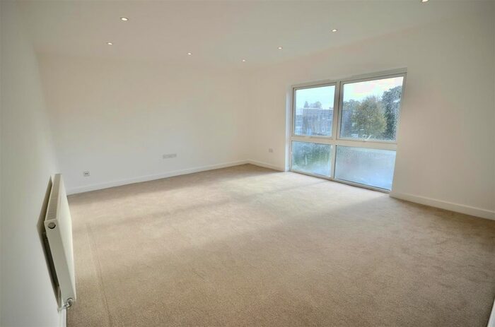 2 Bedroom Flat To Rent In The Spinney, Watford, WD17