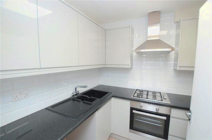 2 Bedroom Apartment To Rent In High Street, London, SE25