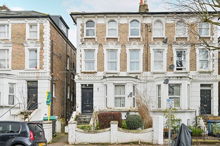 Studio For Sale In Windsor Road, Ealing Broadway, Ealing, W5