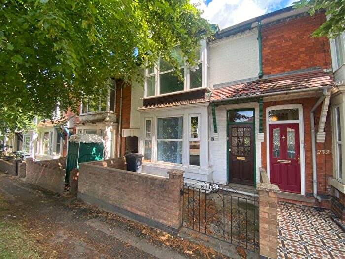 2 Bedroom Terraced House For Sale In Wellingborough Road, Rushden, NN10