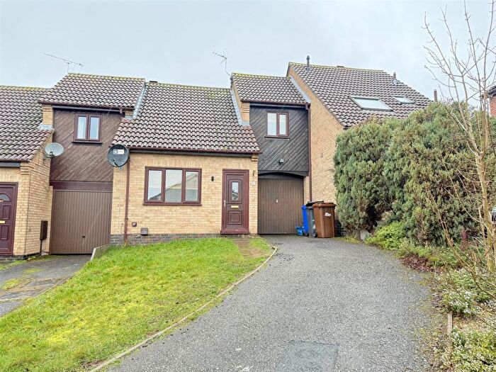 2 Bedroom Town House For Sale In Meynell Close, Burton-On-Trent, DE15