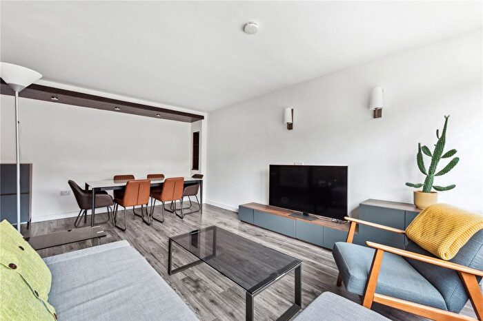 2 Bedroom Flat To Rent In Park House, London, N4