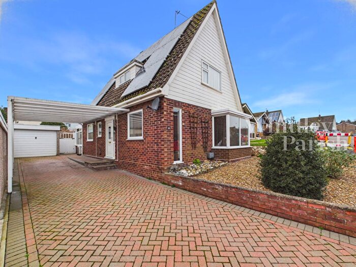 2 Bedroom Chalet For Sale In Pound Close, Harleston, IP20