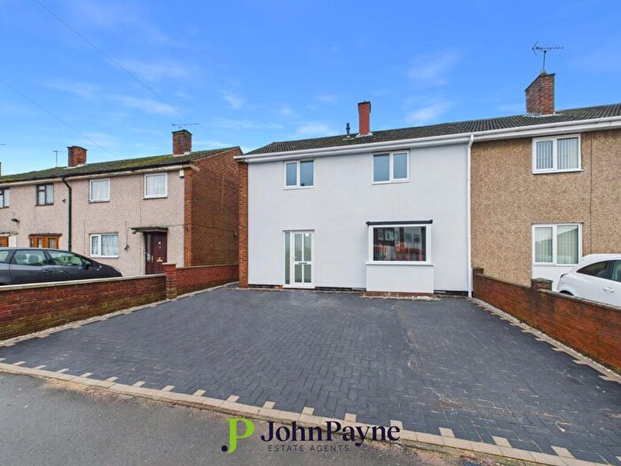 4 Bedroom Semi Detached House To Rent In Newcomen Road, Bedworth, Warwickshire, CV12