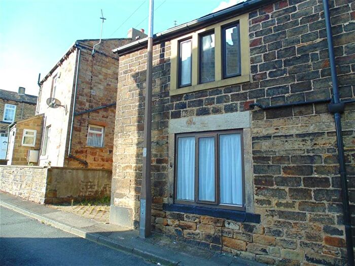 1 Bedroom Flat To Rent In Kilpin Hill Lane, Staincliffe, Dewsbury, WF13