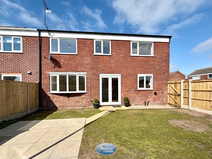 3 Bedroom Semi Detached House For Sale In Northumbria Close, Worksop, S81