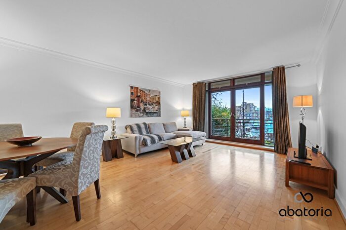 2 Bedroom Flat For Sale In Merganser Court, Star Place, London, E1W