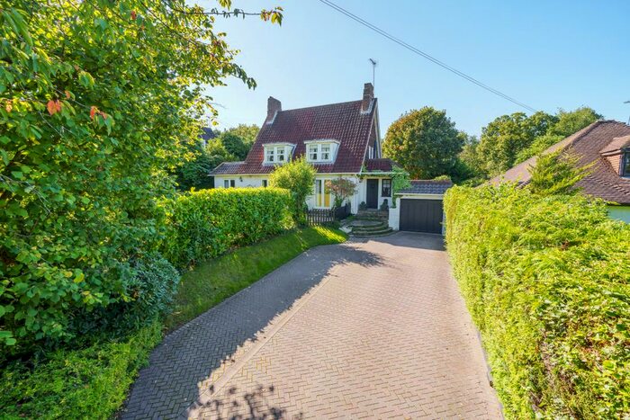 4 Bedroom Detached House For Sale In Broken Gate Lane, Denham, UB9