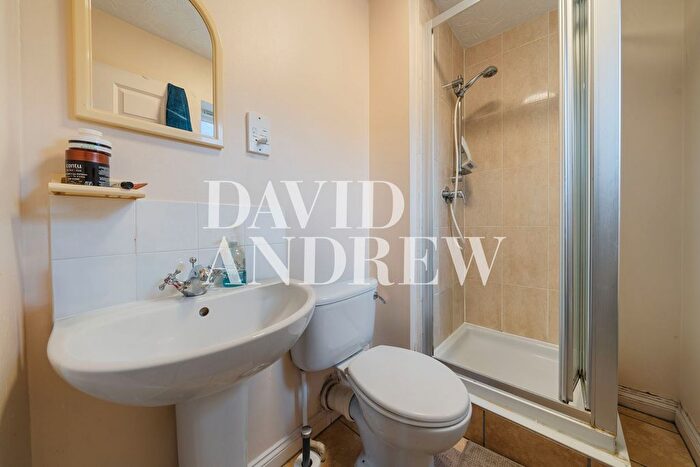 2 Bedroom Flat To Rent In Castleview Close, London, N4