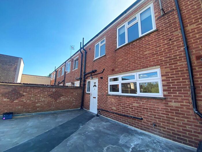 3 Bedroom Flat To Rent In Maxwell Road, Beaconsfield, HP9