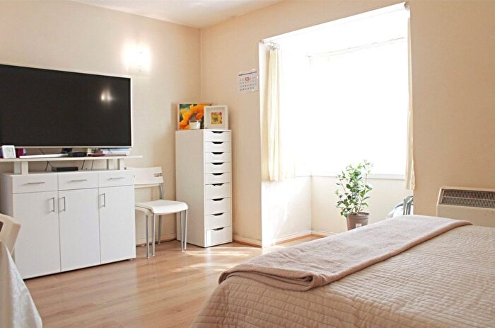 Studio To Rent In Adams Way, Croydon, CR0