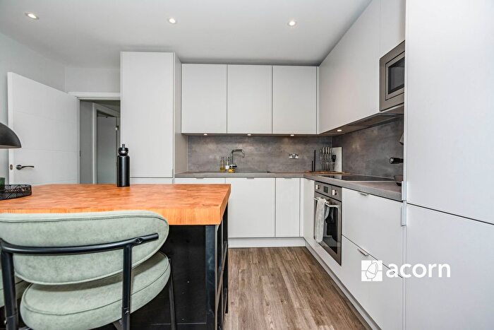 2 Bedroom Flat To Rent In Barley Close, Greenhithe, DA9